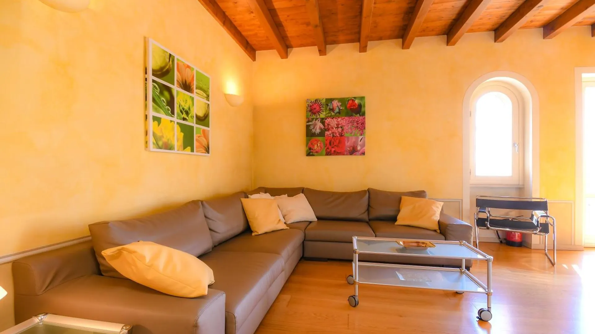 Aparthotel Residence Corte Ferrari -Ciao Vacanze- Moniga del Garda Italien